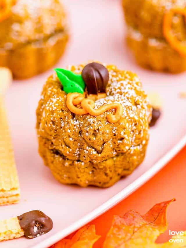Mini Pumpkin Bundt Cakes Story