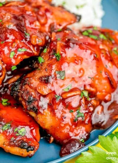 A close up of cranberry chicken on a plate.