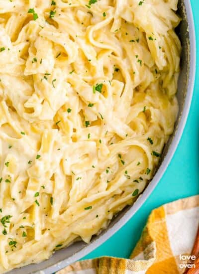 A pan full of copycat olive garden alfredo pasta in a pan.