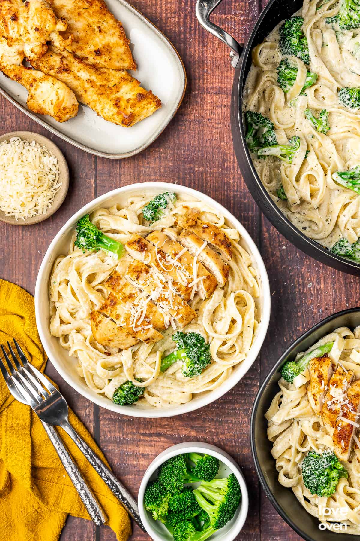 broccoli chicken alfredo on a wooden table