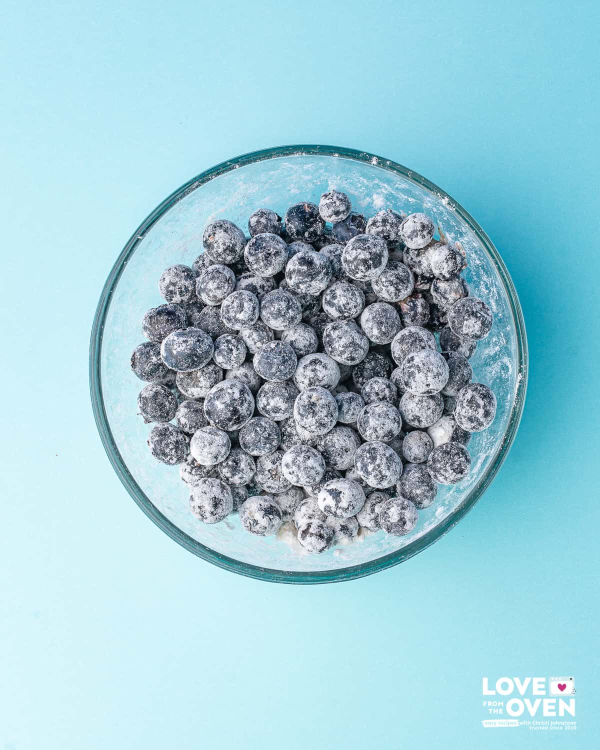 A bowl of blueberries that have been dusted with flour